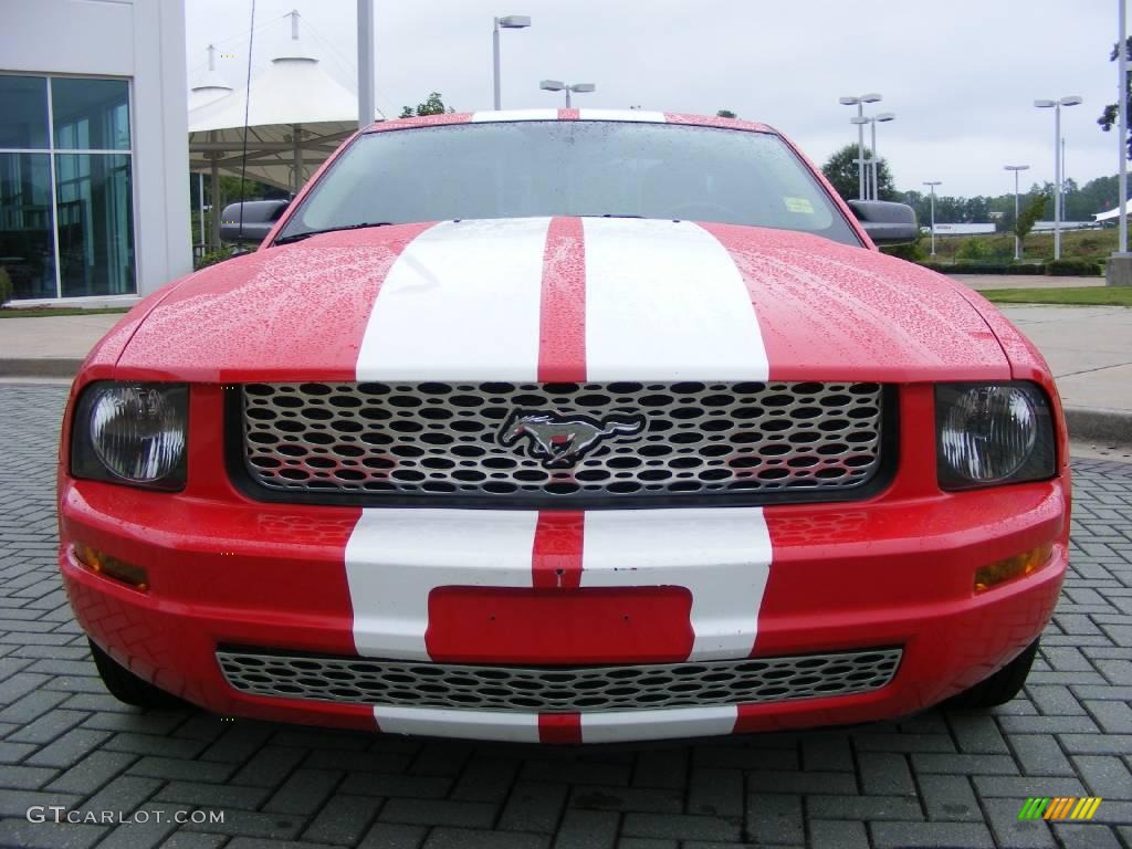 2006 Mustang V6 Deluxe Coupe - Torch Red / Light Parchment photo #8