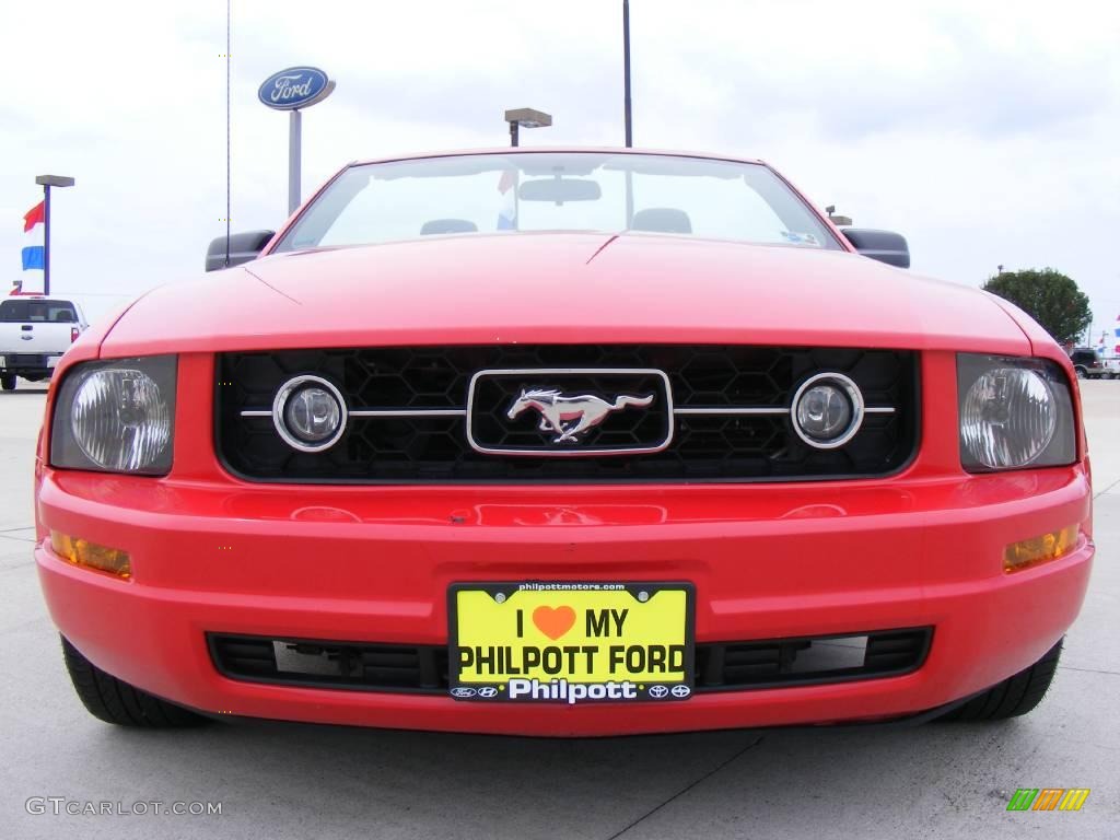 2006 Mustang V6 Premium Convertible - Torch Red / Dark Charcoal photo #9