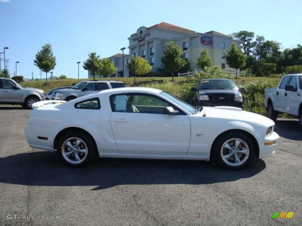 2007 Mustang GT Premium Coupe - Performance White / Medium Parchment photo #2