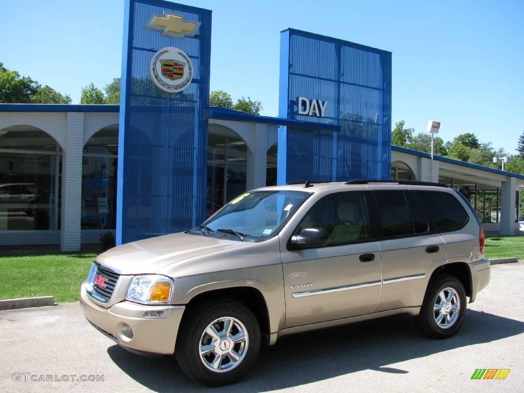 2006 Envoy SLE 4x4 - Sand Beige Metallic / Light Tan/Ebony Black photo #1