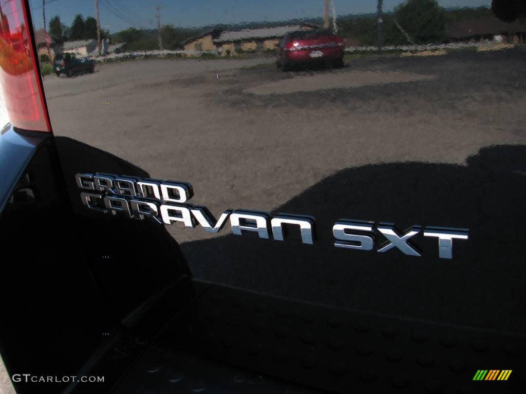 2008 Grand Caravan SXT - Brilliant Black Crystal Pearl / Dark Slate/Light Shale photo #6