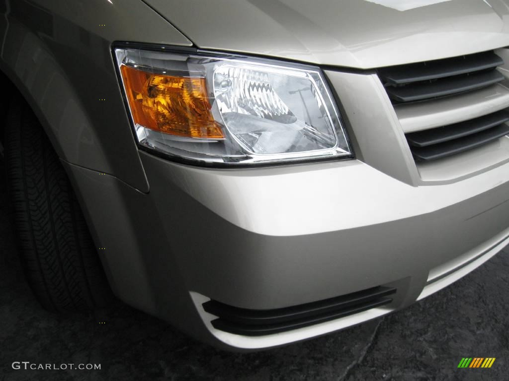 2009 Grand Caravan SE - Light Sandstone Metallic / Dark Slate Gray/Light Shale photo #4