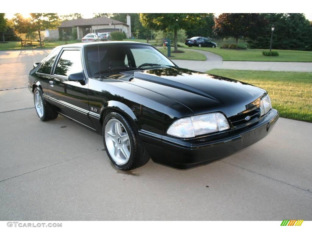 Black Ford Mustang