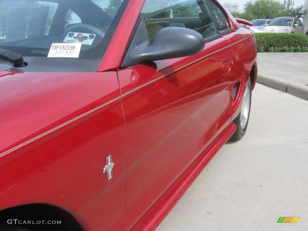 1995 Mustang V6 Coupe - Laser Red Metallic / Gray photo #7