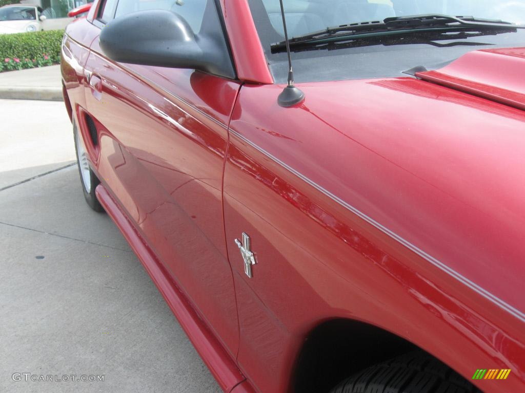 1995 Mustang V6 Coupe - Laser Red Metallic / Gray photo #23