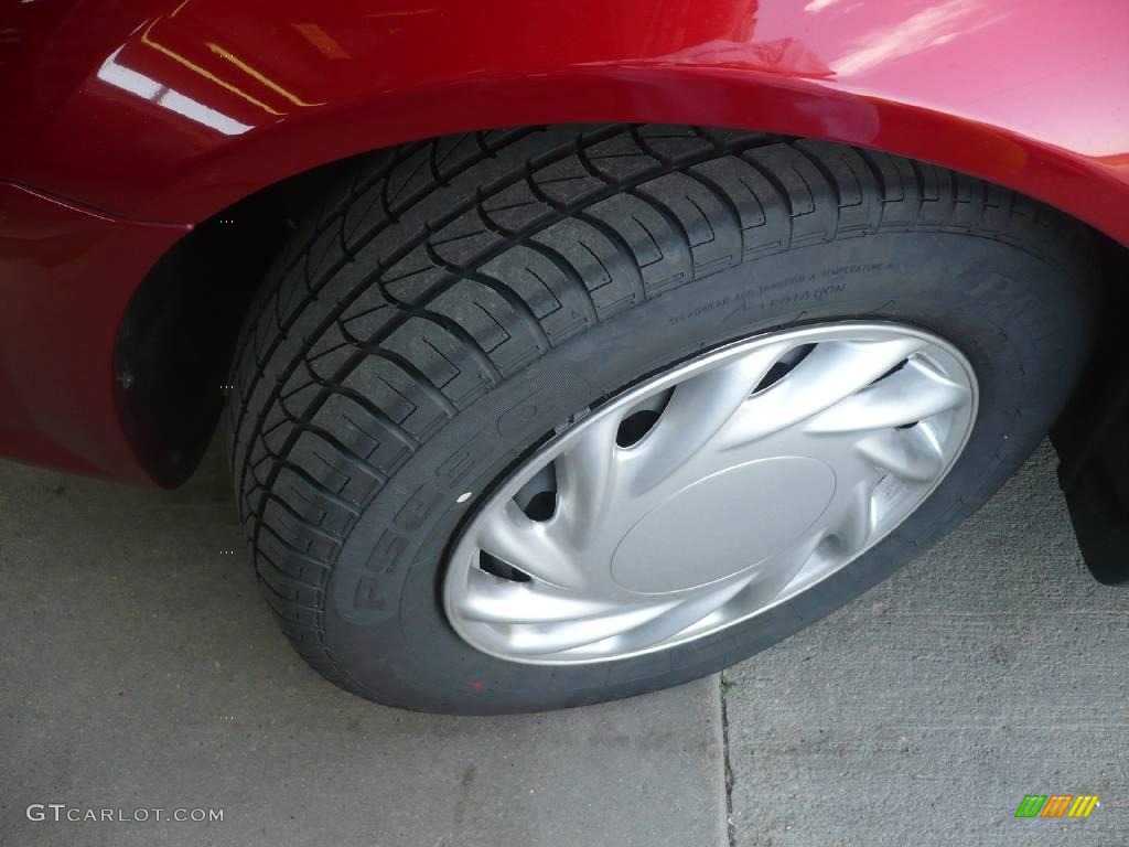 2004 Stratus SE Sedan - Inferno Red Pearlcoat / Dark Slate Gray photo #5