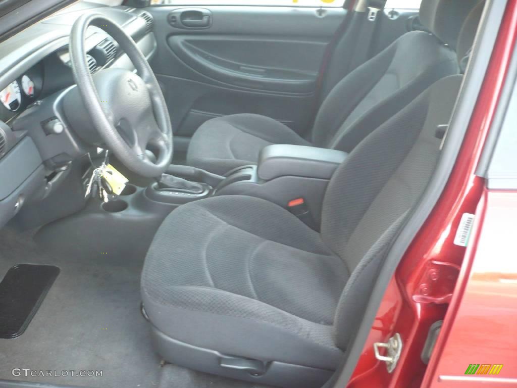 2004 Stratus SE Sedan - Inferno Red Pearlcoat / Dark Slate Gray photo #6
