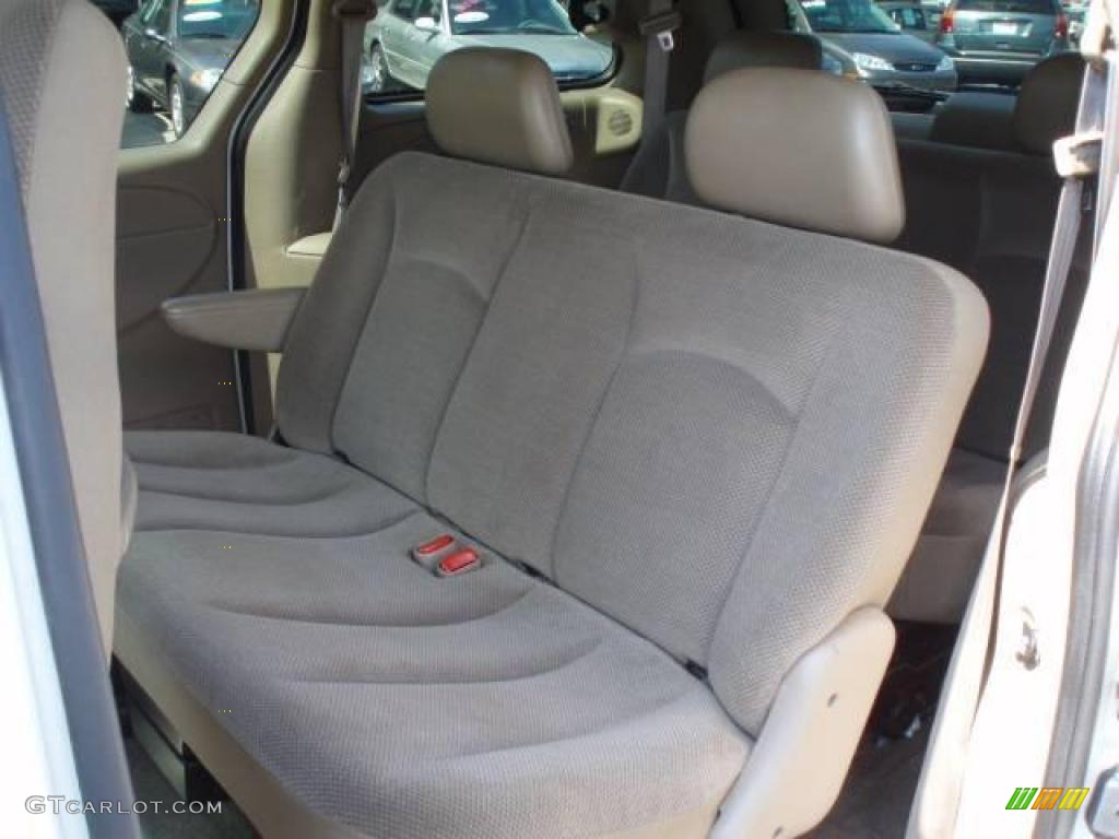 2001 Caravan SE - Stone White / Taupe photo #8