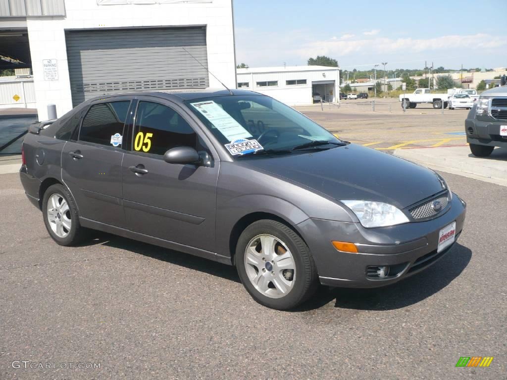 2005 Focus ZX4 ST Sedan - Liquid Grey Metallic / Charcoal/Charcoal photo #3