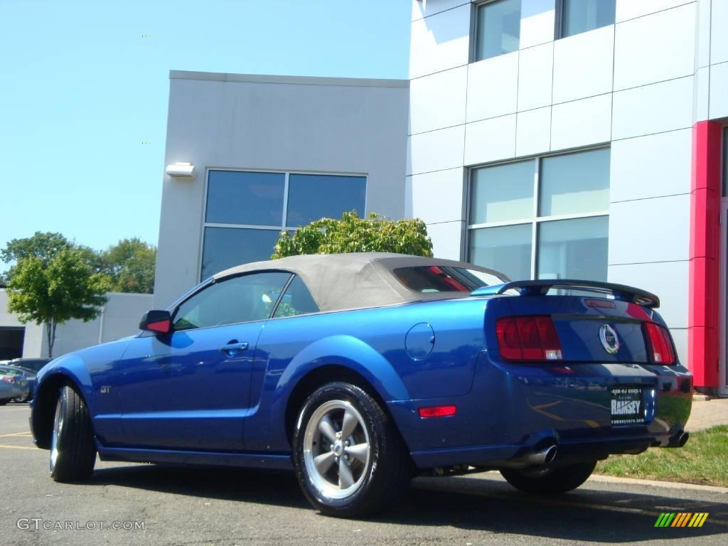 2006 Mustang GT Deluxe Convertible - Vista Blue Metallic / Dark Charcoal photo #24