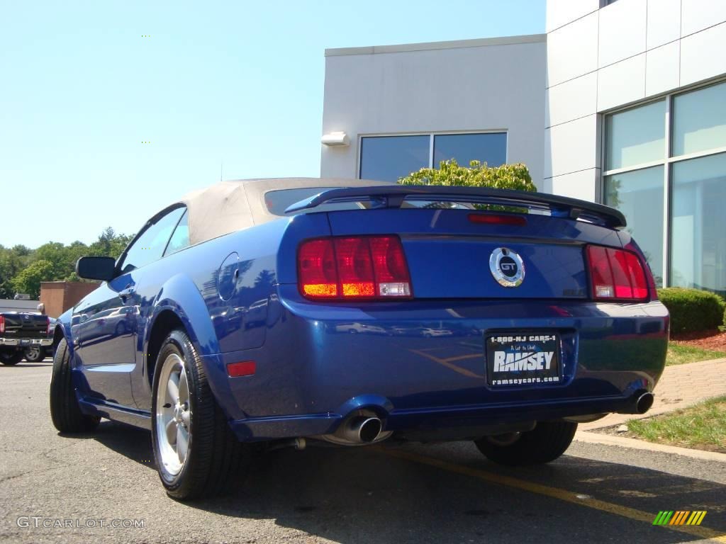 2006 Mustang GT Deluxe Convertible - Vista Blue Metallic / Dark Charcoal photo #25