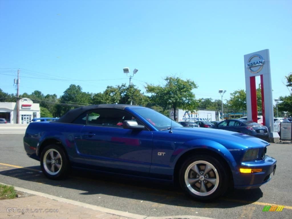 2006 Mustang GT Deluxe Convertible - Vista Blue Metallic / Dark Charcoal photo #31