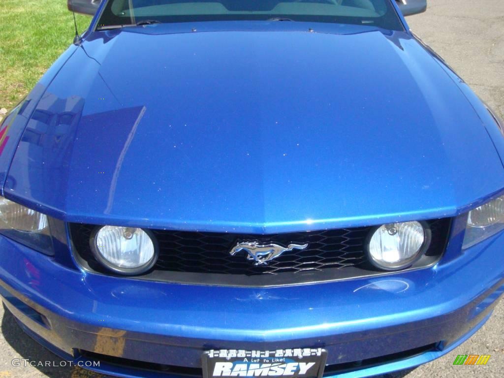 2006 Mustang GT Deluxe Convertible - Vista Blue Metallic / Dark Charcoal photo #34