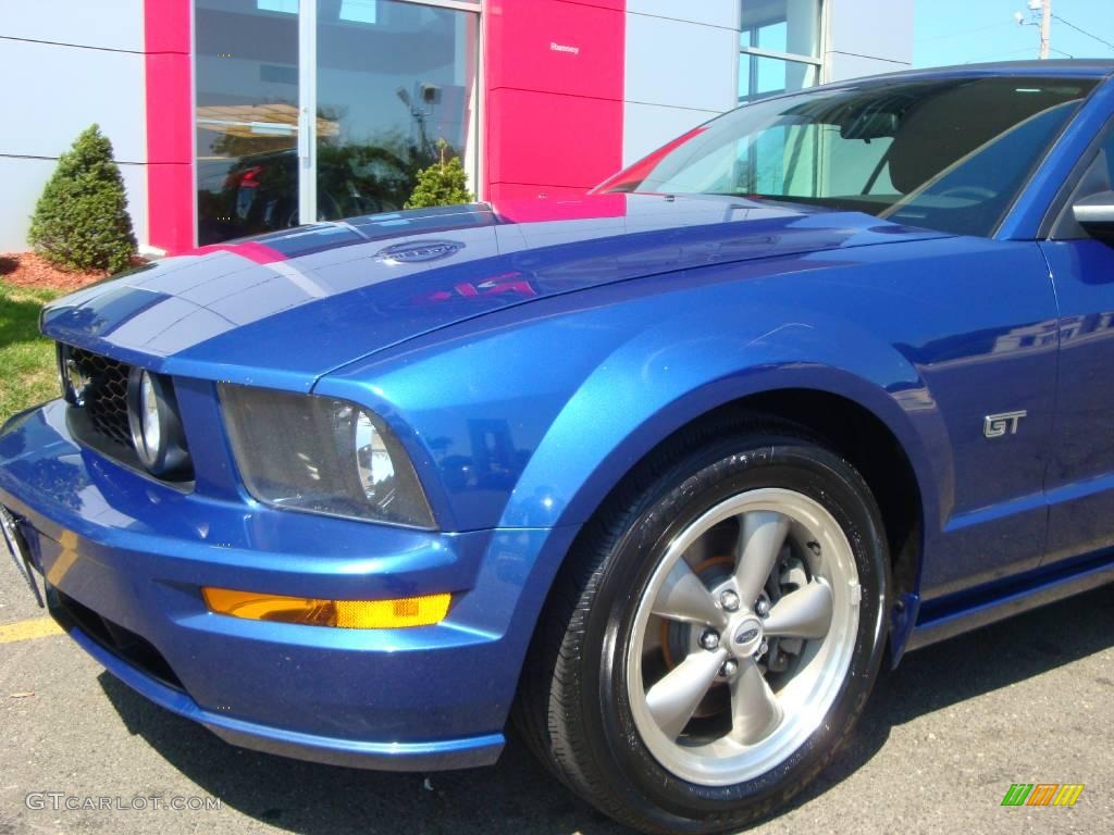 2006 Mustang GT Deluxe Convertible - Vista Blue Metallic / Dark Charcoal photo #35