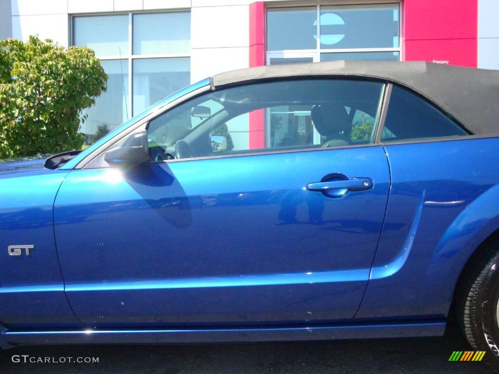 2006 Mustang GT Deluxe Convertible - Vista Blue Metallic / Dark Charcoal photo #36