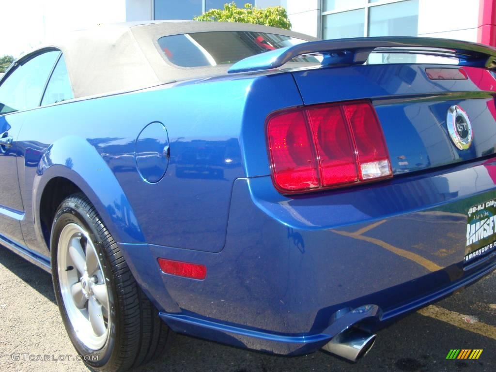 2006 Mustang GT Deluxe Convertible - Vista Blue Metallic / Dark Charcoal photo #37