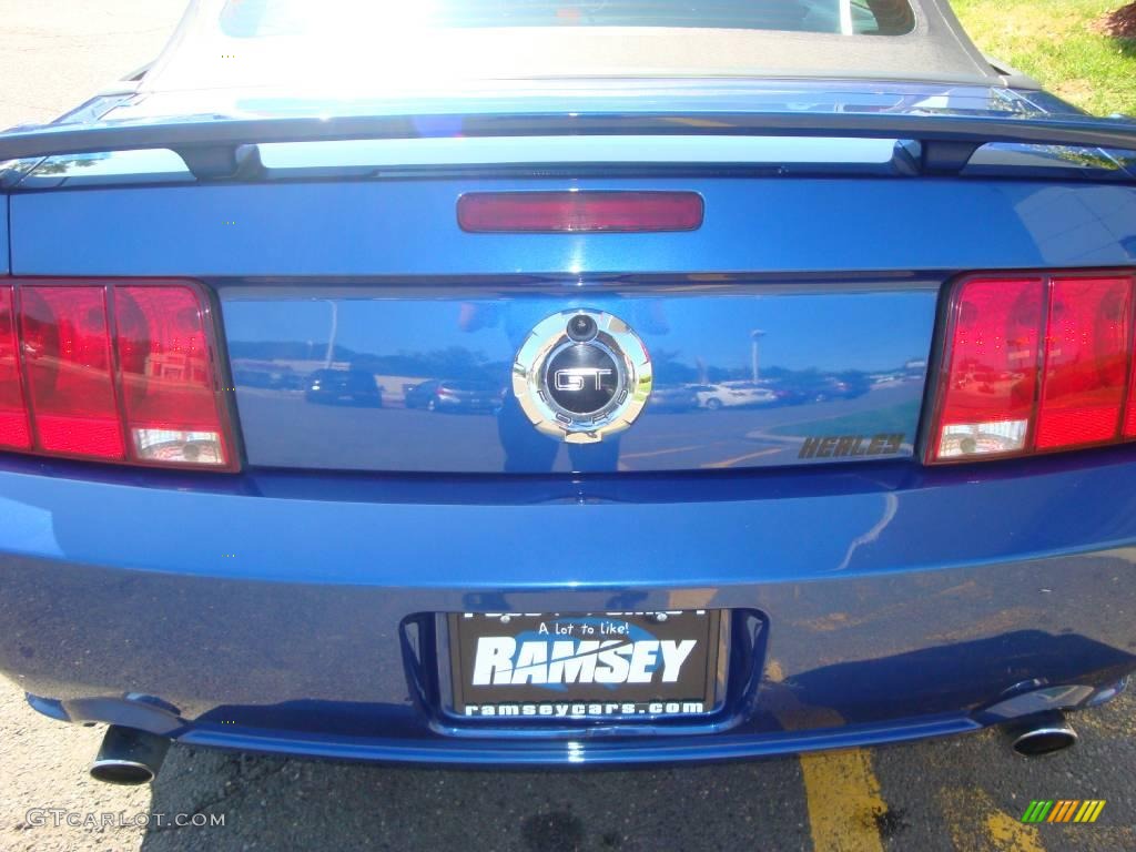 2006 Mustang GT Deluxe Convertible - Vista Blue Metallic / Dark Charcoal photo #38