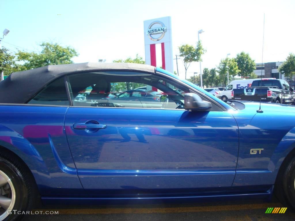 2006 Mustang GT Deluxe Convertible - Vista Blue Metallic / Dark Charcoal photo #40