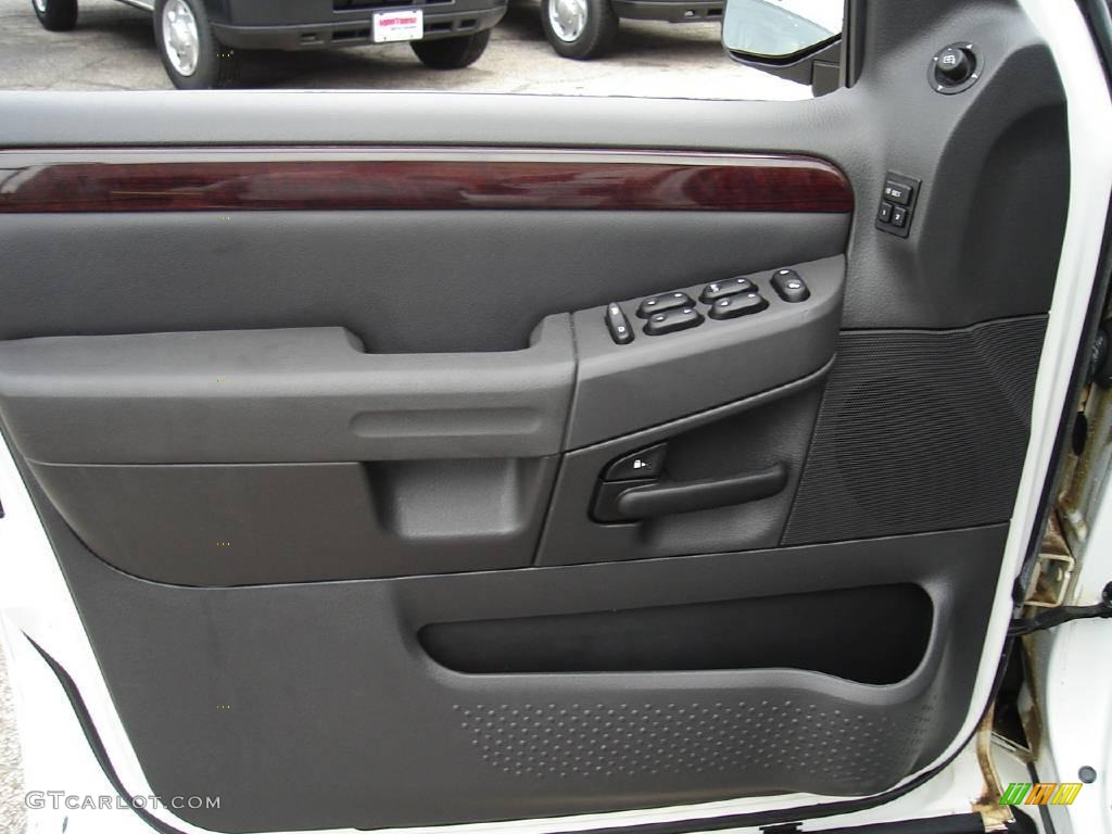 2004 Explorer Limited 4x4 - Ceramic White Tri Coat Metallic / Midnight Grey photo #25