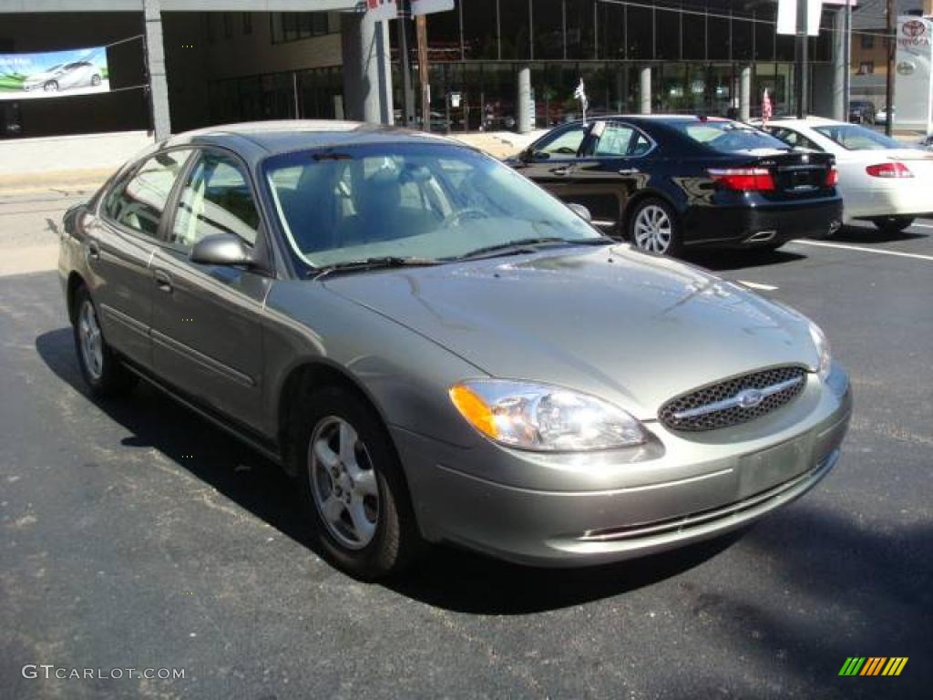 2002 Taurus SE - Spruce Green Metallic / Medium Graphite photo #6