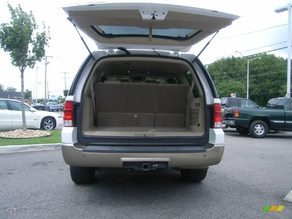 2003 Expedition Eddie Bauer 4x4 - Oxford White / Medium Parchment photo #13
