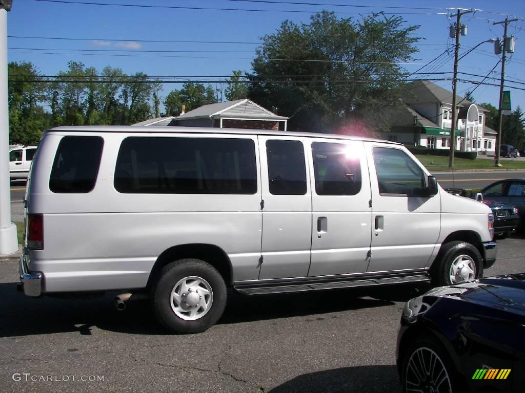 2008 E Series Van E350 Super Duty XLT 15 Passenger - Silver Metallic / Medium Flint photo #20
