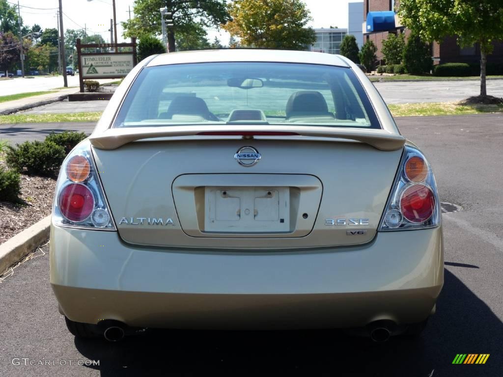 2004 Altima 3.5 SE - Velvet Beige / Blond photo #7