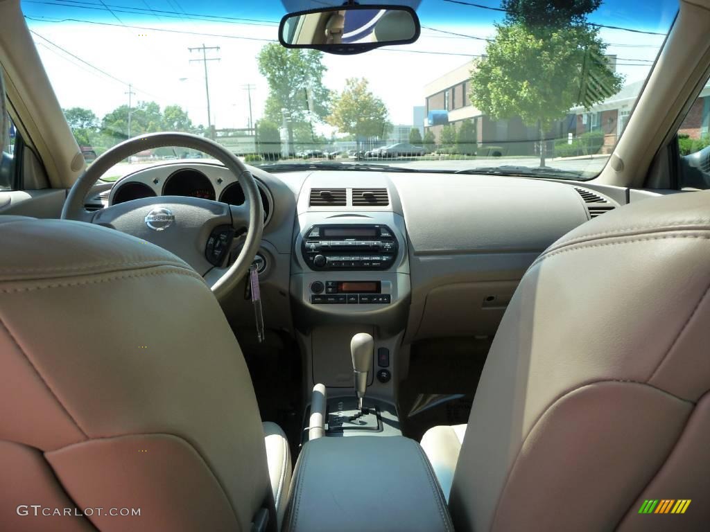 2004 Altima 3.5 SE - Velvet Beige / Blond photo #22