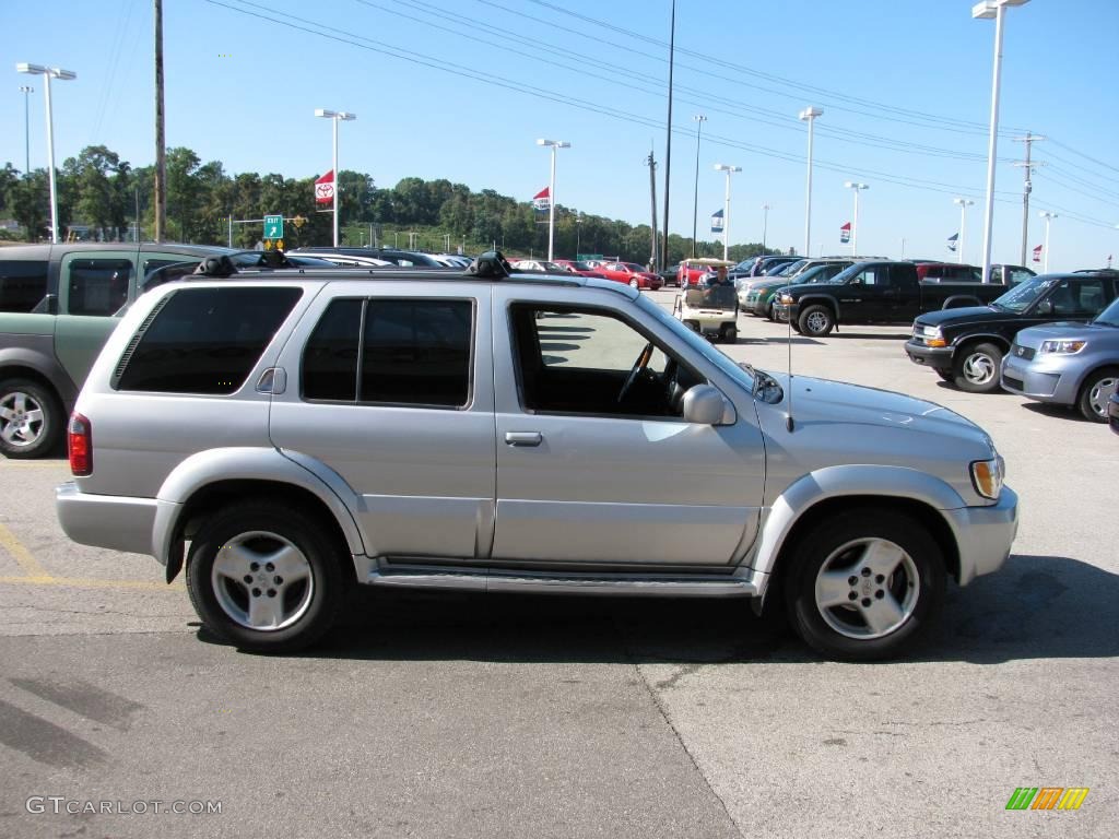 2002 QX4 4x4 - Brilliant Silver Metallic / Graphite photo #7