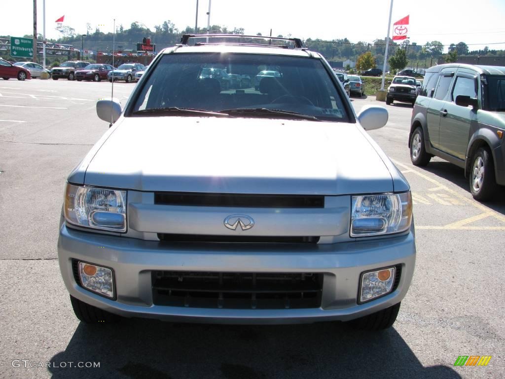 2002 QX4 4x4 - Brilliant Silver Metallic / Graphite photo #9