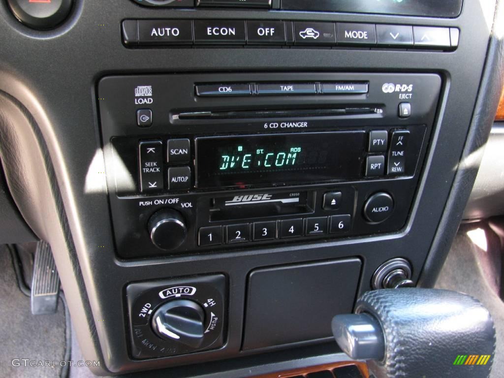 2002 QX4 4x4 - Brilliant Silver Metallic / Graphite photo #16