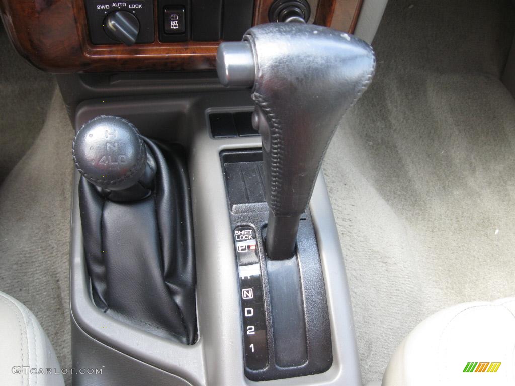 1999 QX4 4x4 - Tuscan Beige Metallic / Beige photo #38