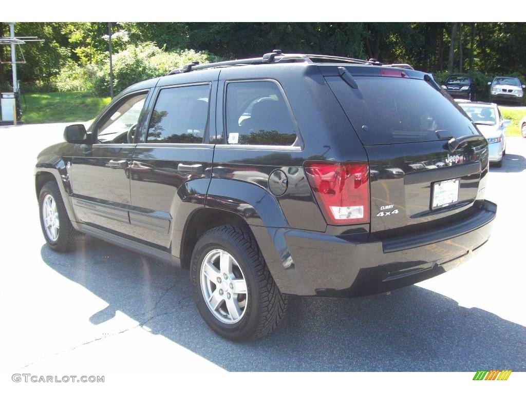 2005 Grand Cherokee Laredo 4x4 - Brilliant Black Crystal Pearl / Medium Slate Gray photo #2