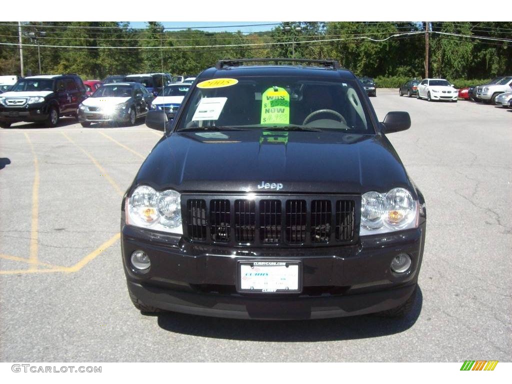 2005 Grand Cherokee Laredo 4x4 - Brilliant Black Crystal Pearl / Medium Slate Gray photo #3