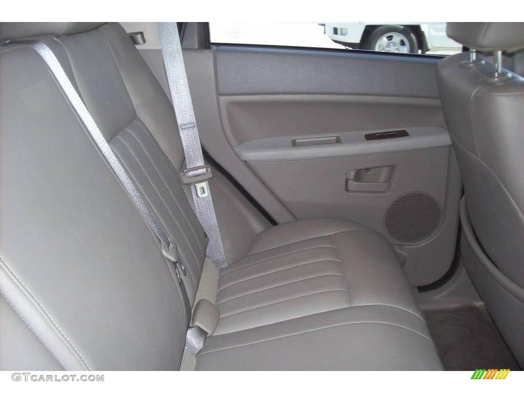 2005 Grand Cherokee Laredo 4x4 - Brilliant Black Crystal Pearl / Medium Slate Gray photo #13