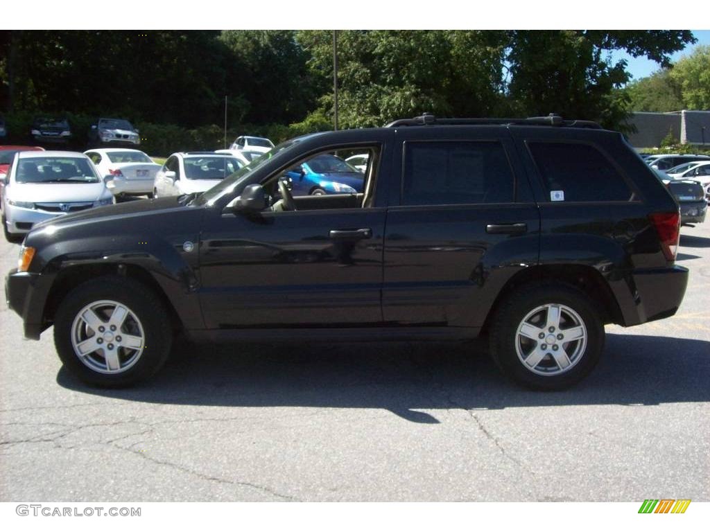 2005 Grand Cherokee Laredo 4x4 - Brilliant Black Crystal Pearl / Medium Slate Gray photo #19