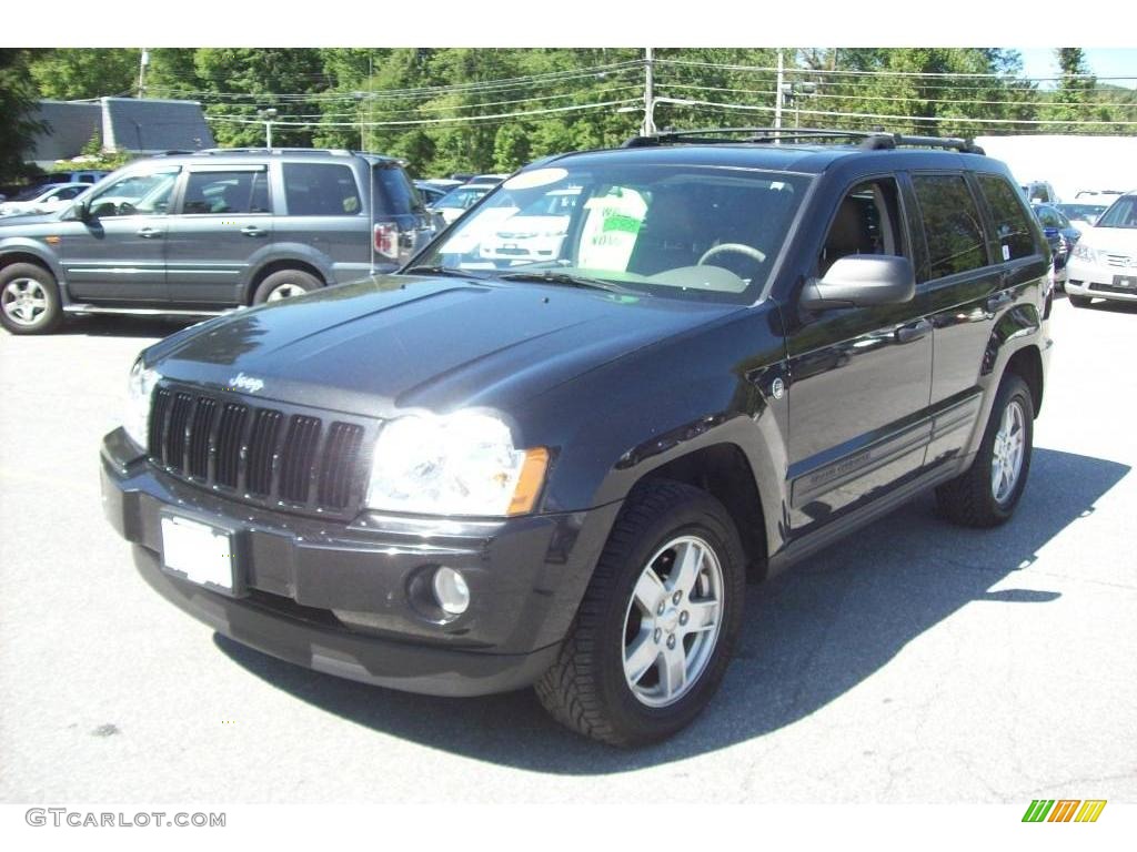 2005 Grand Cherokee Laredo 4x4 - Brilliant Black Crystal Pearl / Medium Slate Gray photo #21