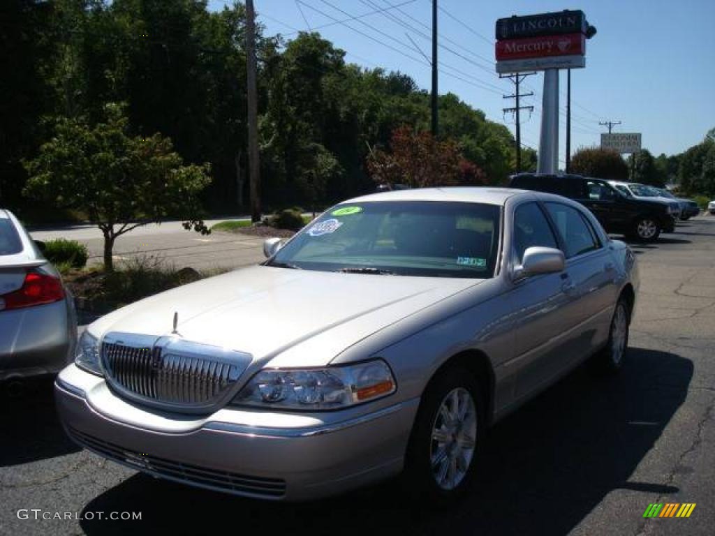 Silver Birch Metallic Lincoln Town Car