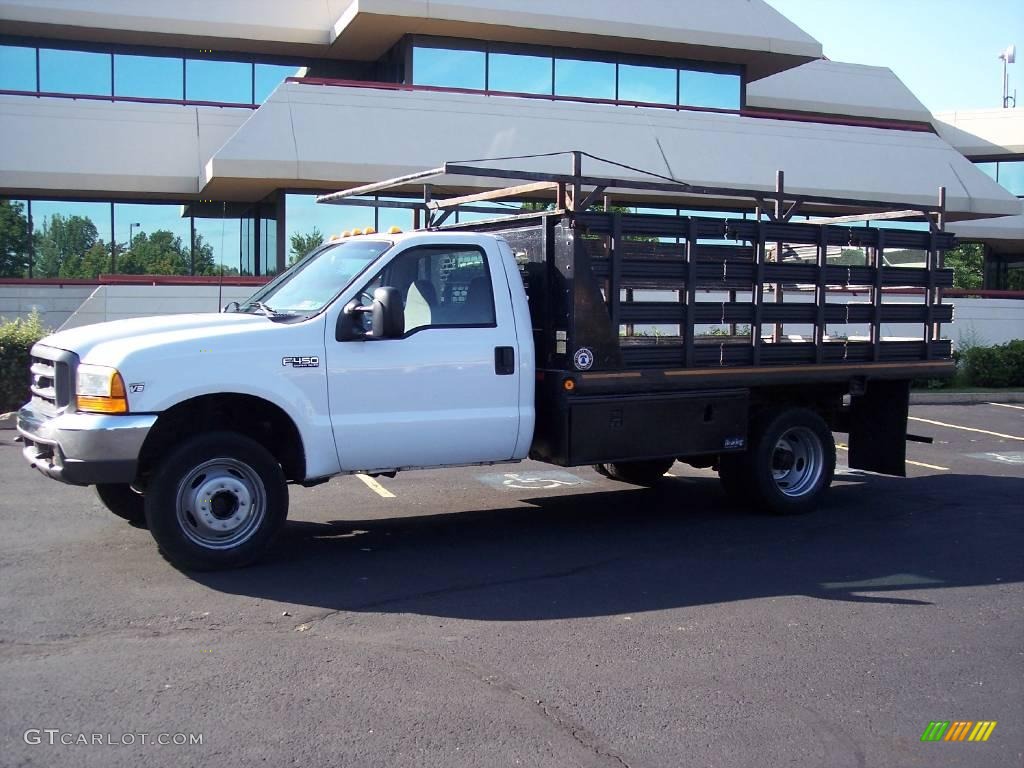 1999 F450 Super Duty XL Regular Cab Dually Chassis Stake Truck - Oxford White / Medium Graphite photo #2