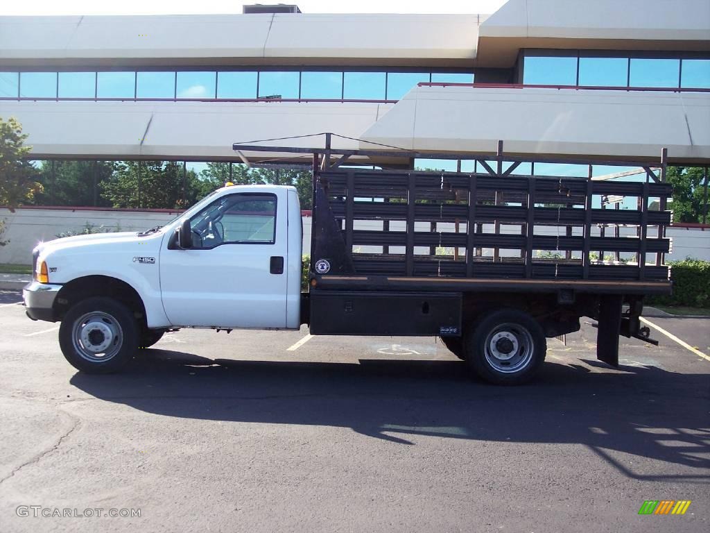1999 F450 Super Duty XL Regular Cab Dually Chassis Stake Truck - Oxford White / Medium Graphite photo #4