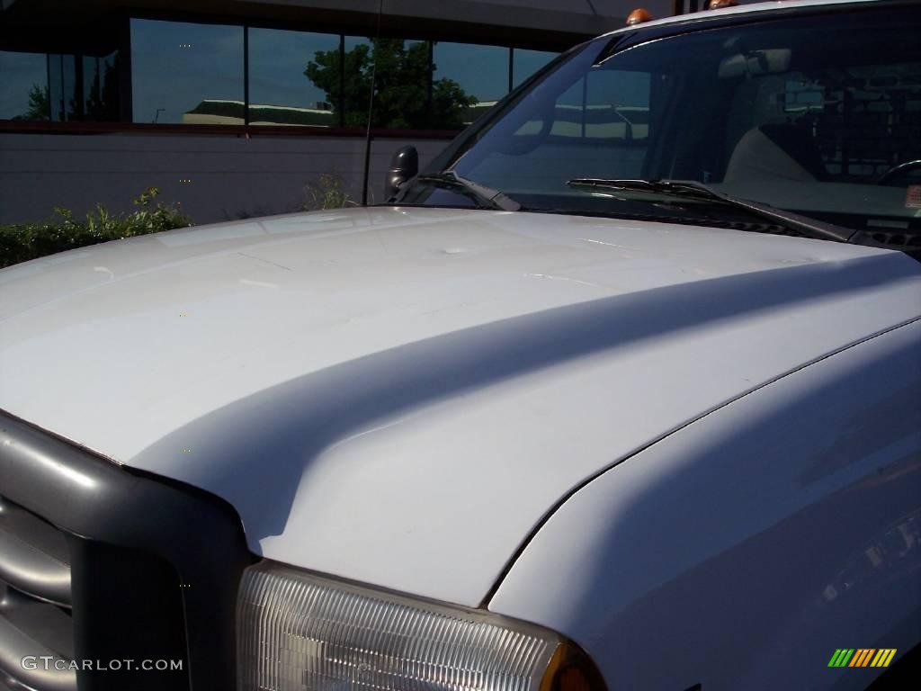 1999 F450 Super Duty XL Regular Cab Dually Chassis Stake Truck - Oxford White / Medium Graphite photo #8