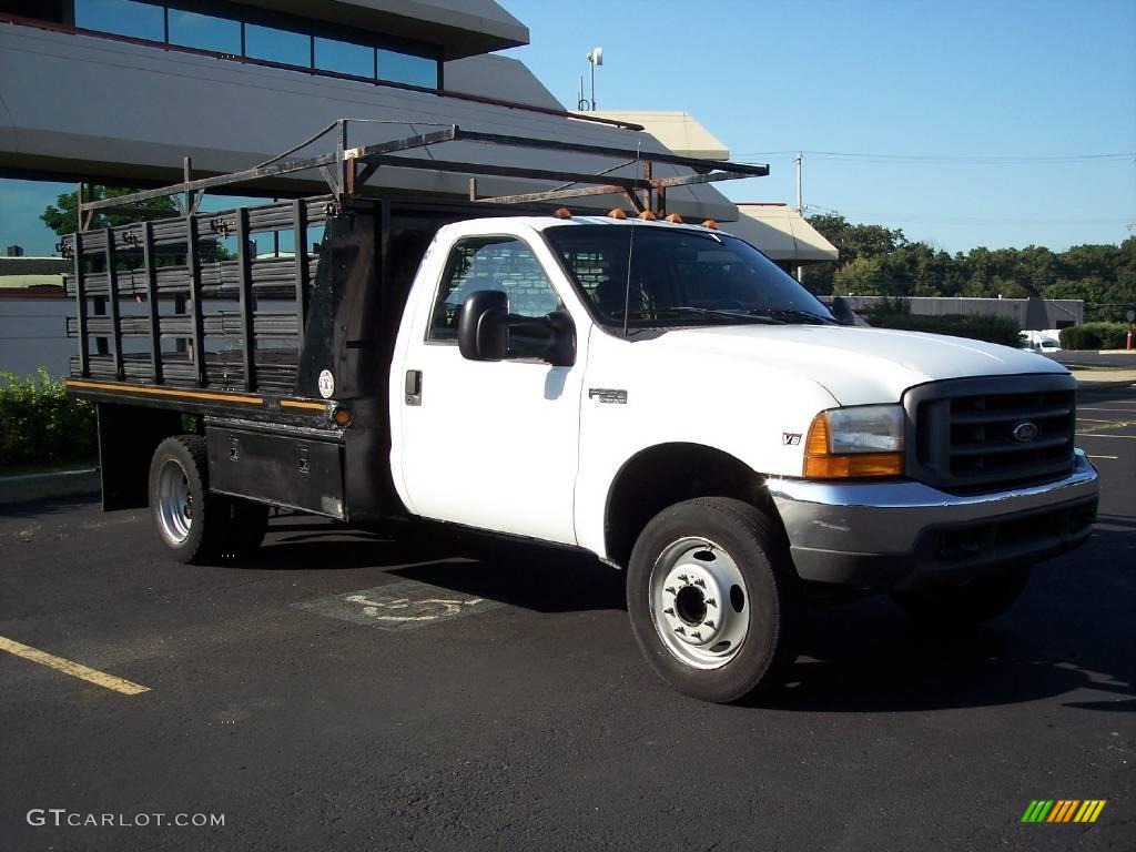 1999 F450 Super Duty XL Regular Cab Dually Chassis Stake Truck - Oxford White / Medium Graphite photo #15