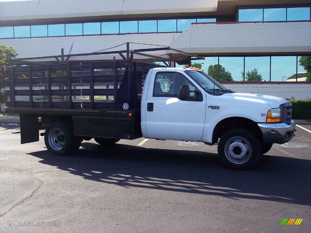 1999 F450 Super Duty XL Regular Cab Dually Chassis Stake Truck - Oxford White / Medium Graphite photo #16