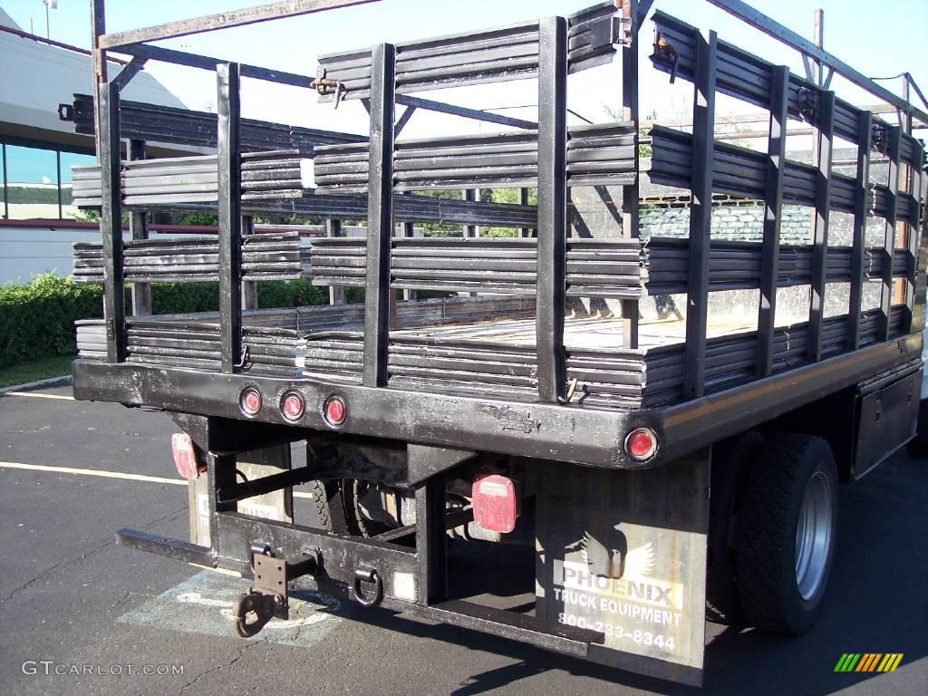 1999 F450 Super Duty XL Regular Cab Dually Chassis Stake Truck - Oxford White / Medium Graphite photo #21