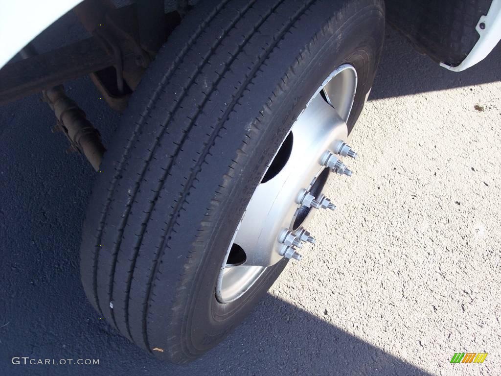 1999 F450 Super Duty XL Regular Cab Dually Chassis Stake Truck - Oxford White / Medium Graphite photo #25