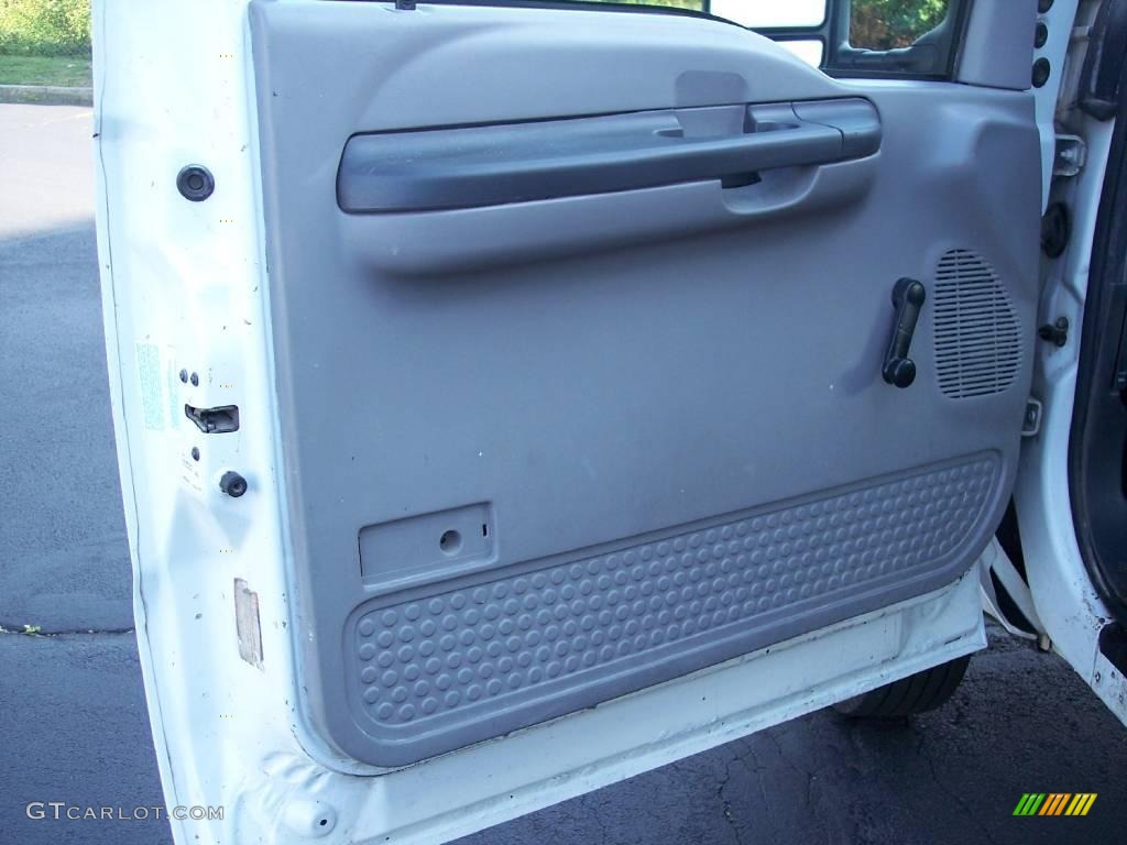 1999 F450 Super Duty XL Regular Cab Dually Chassis Stake Truck - Oxford White / Medium Graphite photo #33