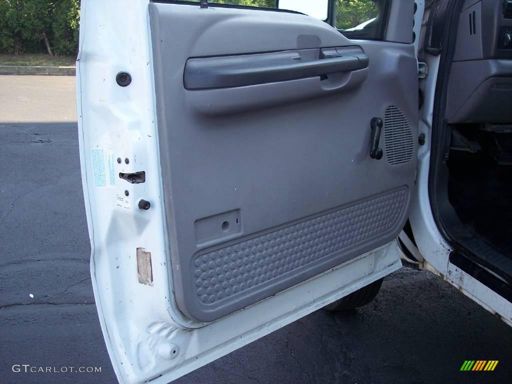 1999 F450 Super Duty XL Regular Cab Dually Chassis Stake Truck - Oxford White / Medium Graphite photo #34