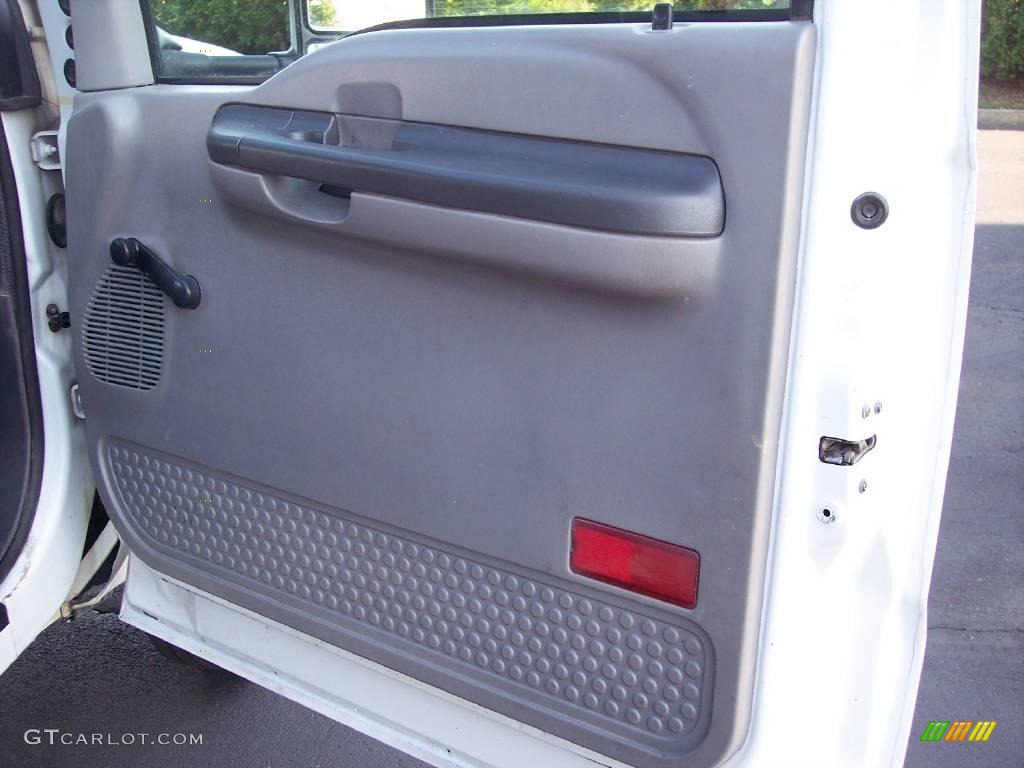 1999 F450 Super Duty XL Regular Cab Dually Chassis Stake Truck - Oxford White / Medium Graphite photo #37