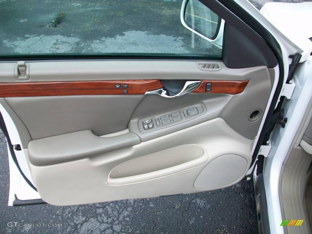 2005 DeVille Sedan - Cotillion White / Shale photo #9