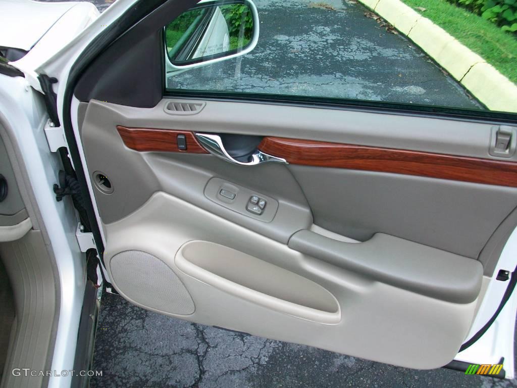 2005 DeVille Sedan - Cotillion White / Shale photo #10